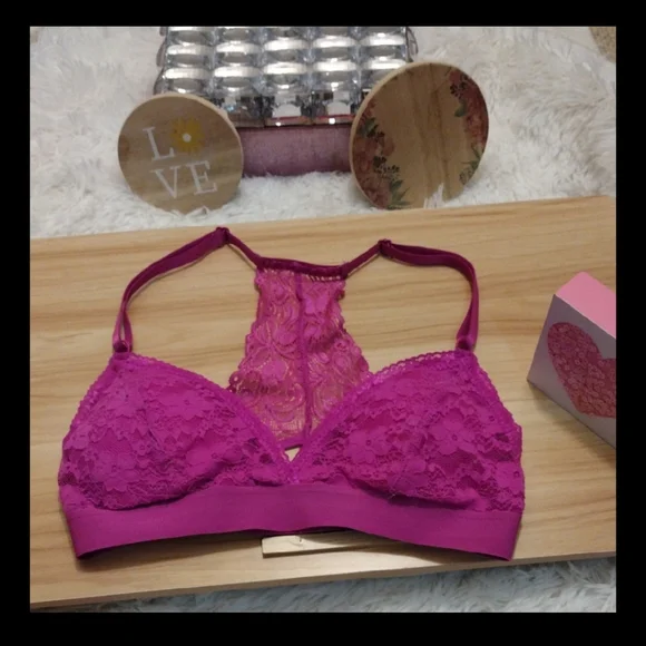 XOXO Lace Bralette in Magenta Padded Small - Picture 6 of 7